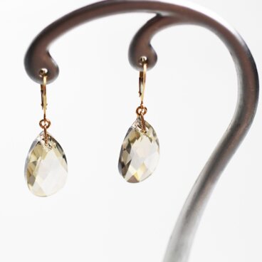 送料無料 14kgf Swarovski LeverBack Earrings（Silver）スワロフスキー 涙 しずく ピアス