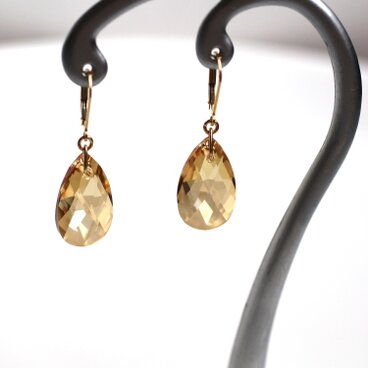 送料無料 14kgf Swarovski LeverBack Earrings（Gold）スワロフスキー 涙 しずく ピアス