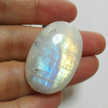 大判でこの煌めき！レインボームーンストーン　　オーバルカボションルース　56.25cts