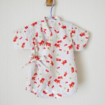 赤い金魚の柄のロンパース甚平（70cm）