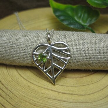 菩提樹の葉っぱペンダント