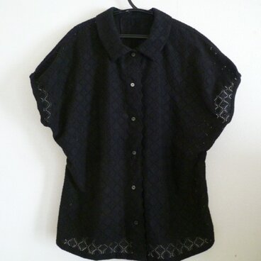 黒レースブラウス