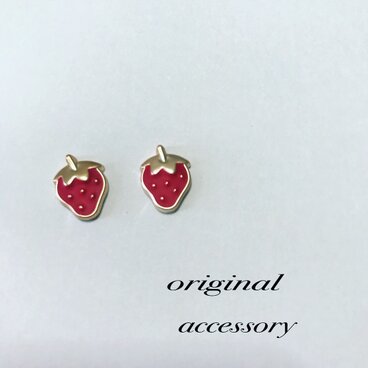 イチゴカボションピアス