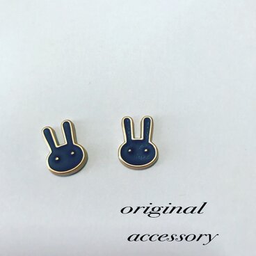 ウサギカボションピアス