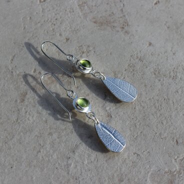 ペリドットのリーフピアス