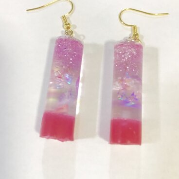 ピンクのキラキラピアス