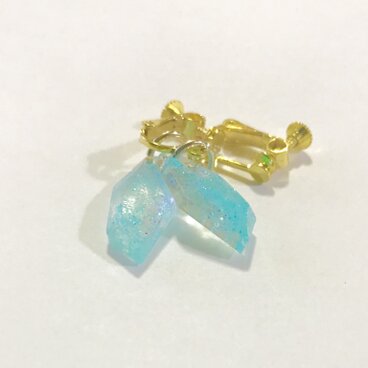 爽やかなブルーのピアス