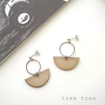 メタルリング&クリアパーツのモノトーンピアス