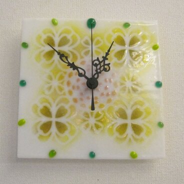 おしゃれで可愛いインテリアにもなるアートな花柄時計Ｔ３２