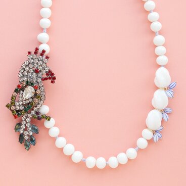 オウムのヴィンテージ・ビジュー・ネックレス