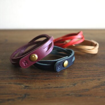 シンプルな三つ編みのレザーブレスレット：CIRCLE