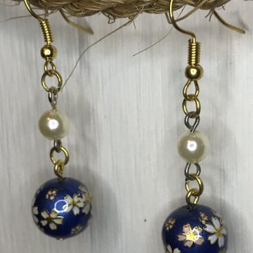 桜模様入りビーズピアス