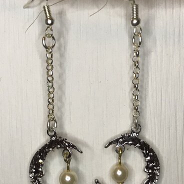 シルバームーンピアス