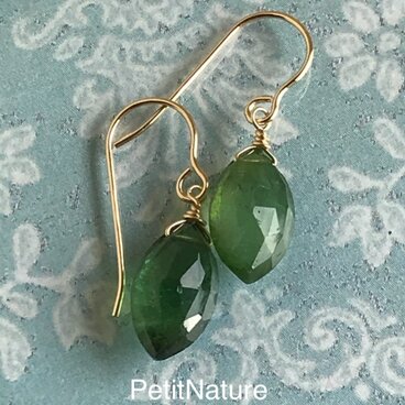 グリーントルマリンのマーキスカットピアス