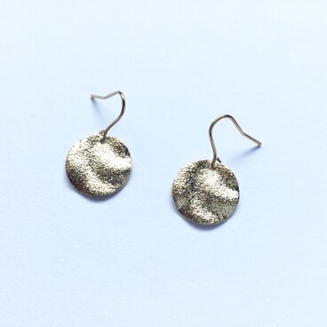 シンプルスターダスト満月ピアス ゴールド