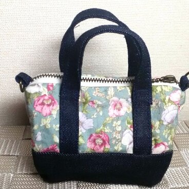 キーケースにもなる♪ミニチュアボストンの花柄ポーチ