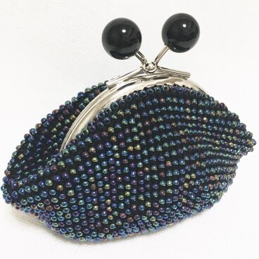 玉付きオーロラブラックのがま口