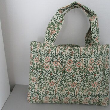 ウィリアスモリスデザインの手提げ