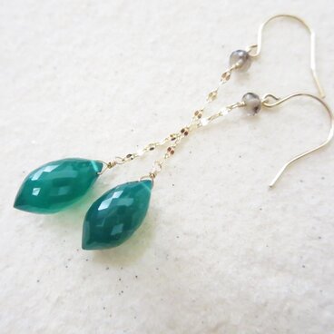 *K10YG* グリーンオニキスのデザインチェーンピアス