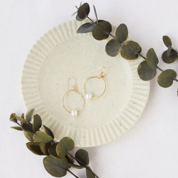 〈送料無料〉一粒パールのサークルピアス【14kgf】