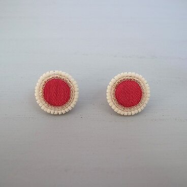 ヴィンテージボタン風ピアス(レッド)