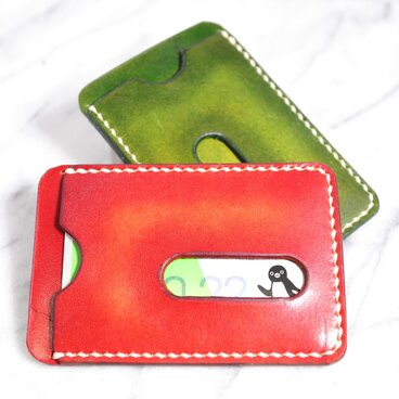 【送料無料】【名入れ可】手染めの本革パスケース【赤】