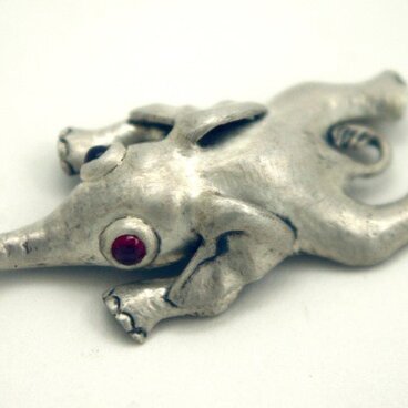 子ぞうのブローチ