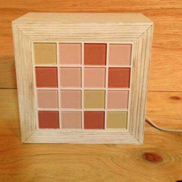 ガラスタイルのランプ