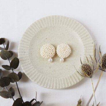 〈送料無料〉つぶつぶビーズとパールのピアス　〈シルク〉