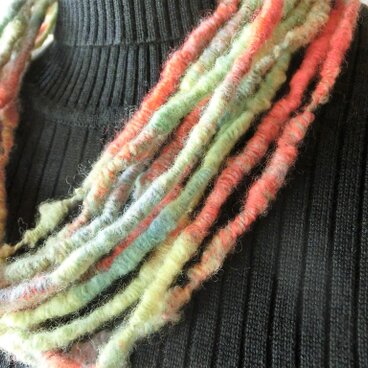 春色　アートヤーンネックレス　A