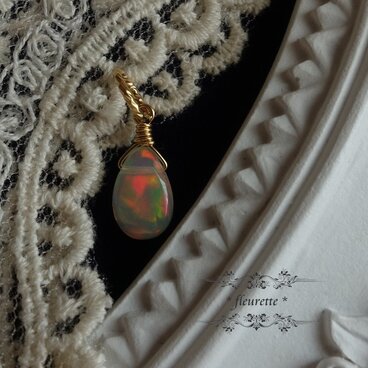 エチオピア産プレシャスオパールペンダントチャーム*K14GF【約8.5mm*6mm】