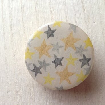 wood design brooch：star YE