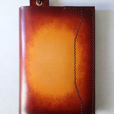 【送料無料】【名入れ可】手染めの本革ブックカバー・文庫版【しおり付】【黄茶】