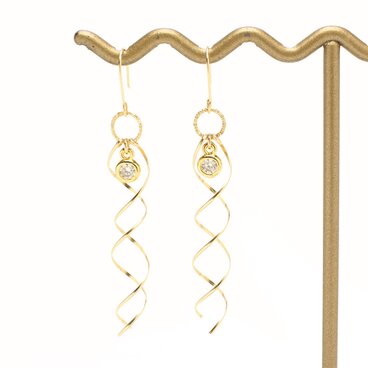 揺れる二重螺旋ピアス☆14KGF