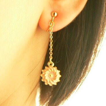 アスターフラワーとチェーンのイヤリング