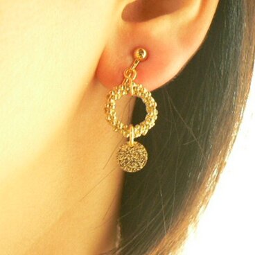 サークルリングと丸型パーツのイヤリング