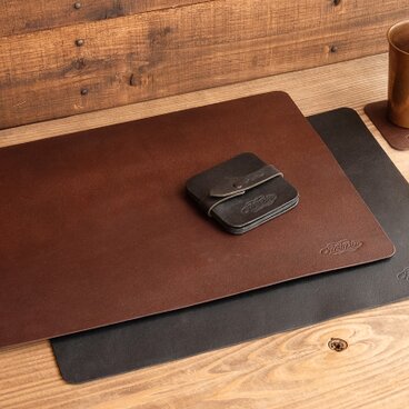 一枚革のデスクマット／ スタンダードサイズ  イタリア産ベジタブルタンニンレザー床革