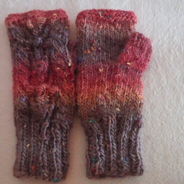 ＊　あたたかいハンドウォーマー（ココア段染め20Ⅱ）＊