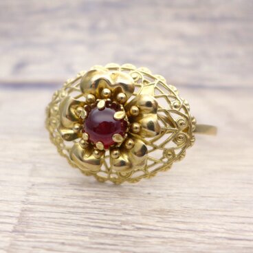 真紅のガラス お花のバングル：真鍮 ガラス ビンテージ ヴィンテージ