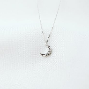 夜空の月　ネックレス　Ｋ18WＧ