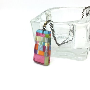 ネックレス・しかく　ピンク・オレンジ・ブルー