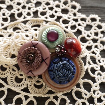 レトロボタンブローチ　 o-2701