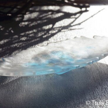 つや消しガラスのインテリアトレイ -「 HANAのおと」 ● ターコイズブルー・20cm