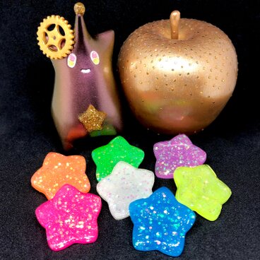 うちぅじんのパワーの星★ブローチ★キラキラ！夜光！