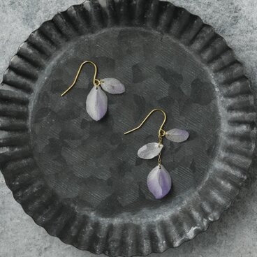 本物のあじさい 揺れる花びらピアス　 グラデーションパープル