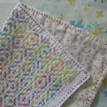 ☆手縫い屋☆刺し子マルチクロス☆柿花柄七色グラデ糸☆裏布小花柄☆敷物