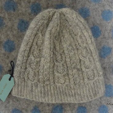 アラン模様のキャップ