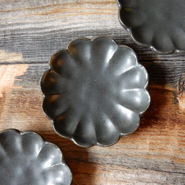 輪花小皿(マットブラック)