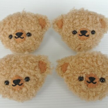 くまくまブローチ（キャメル）