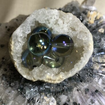 レインボー水晶10ミリ前後18粒